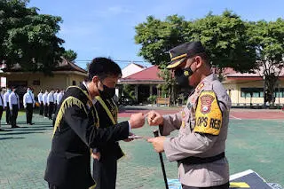 Kapolres Magetan Berikan Penghargaan Bagi Duta Lalu Lintas