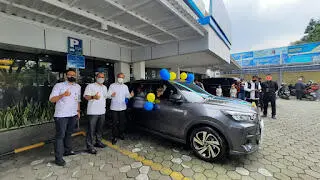 Dedie Rachim Ikut Serahkan Satu Unit Mobil Kepada Nasabah BJB