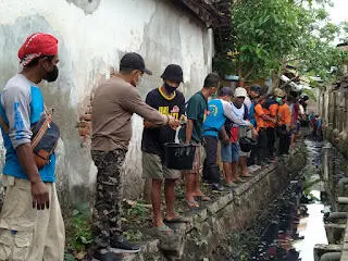 Gotong Royong Bersihkan Sungai Antisipasi Banjir Ala Kang Giri