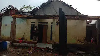 Atap Rumah Warga di Bogor Terbang Sapu Angin Kencang