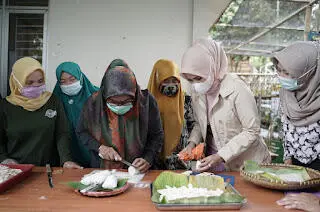 Sekda dan Wakil Ketua TP PKK Monitoring Lokasi Binaan P2WKSS  Bojongkerta