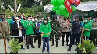 Kades Sasak Panjang Andi Umiyulaikah, S.Pd Louncing Program Samisade dan Pengecoran Jalan