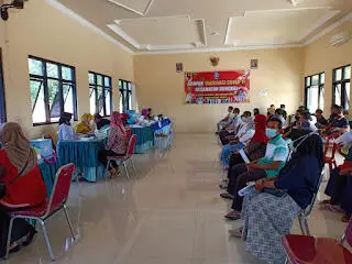 Warga Desa Bancar Ikuti Vaksinasi