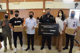 Ivan Gunawan Serahkan 200 Paket dari Yayasan Dunia Mega Bintang dan Evolene
