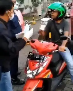 Polisi Amankan Pemuda yang Melawan Petugas PPKM