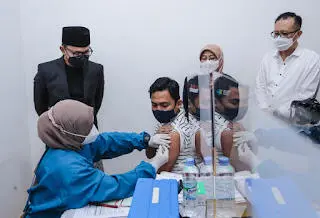 Bima Arya Ingatkan Warga Tetap Patuhi Prokes usai Divaksin