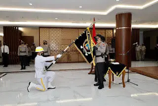 Polda Jatim Gelar Upacara Pencucian Pataka