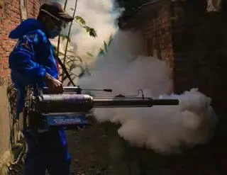 Blusukan Kampung,  Relawan Ibas Lakukan Fogging Cegah Demam Berdarah