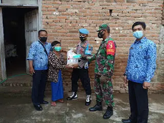 Polres Ponorogo Bagikan Beras
