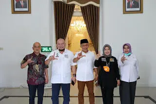 Ketua DPD RI Kembali Gaungkan Pentingnya Amandemen ke-5 Saat Temui Bupati Giri