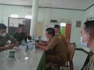 80 Penerima Manfaat Dapat Bantuan BLT DD Tahap Pertama Desa Sukamulya