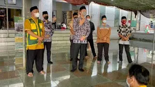 300 Petugas Sampah Kota Bogor Terima Bantuan Beras Zakat