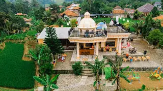 Saenur Resto di Kabupaten Bogor Letaknya di Tengah Sawah