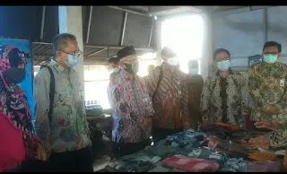 Dari Kain Potongan Industri Hingga Jadi Potensi Ekonomi