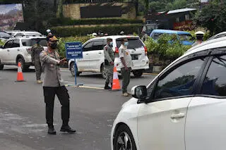 Tak Dapat Tunjukan Rapid Antigen, Lewati Jalur Puncak Bogor Putar Balik