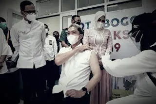 Dedie A Rachim Orang Pertama yang disuntik Vaksin di Kota Bogor