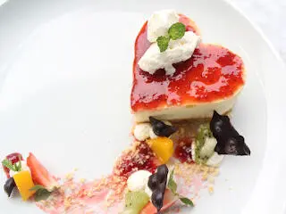 Temani saat Santai, THE 101 Bogor Suryakancana Tawarkan Strawberry Cheessee Cake