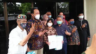 Komitmen Majukan Bumi Reyog, Ipong – Bambang Patenkan Program Kerja Ke Notaris