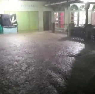Warga Leles Cianjur Terkepung Banjir