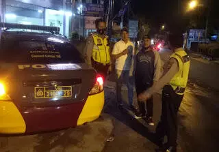 Unit Patroli Polsek Bogor Barat Himbau Warga yang Beraktifitas Malam untuk Jalanan Protocol Kesehatan