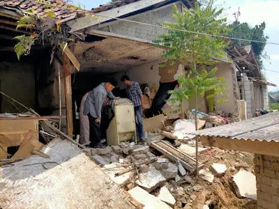 Pergeseran Tanah, Satu Rumah Roboh di Warungkondang Cianjur