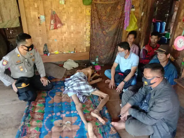 Meskipun Masih Minim, Tapi Sangat Membantu Keluarga Kakek Wajon Untuk Tambahan Beli Obat